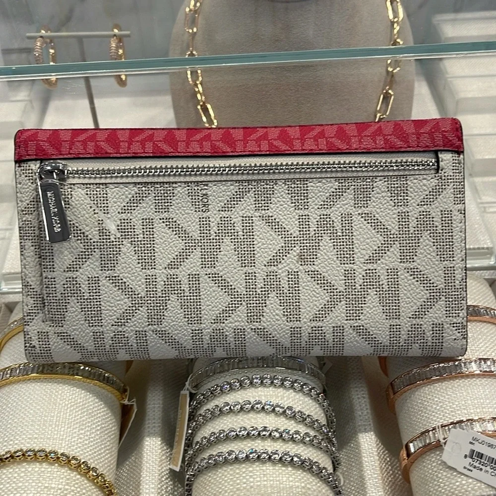 MICHAEL KORS Jet Set Travel Signature Logo Tri-Fold Wallet
DARK RASPBERRY MULTI - Picture 15 of 16